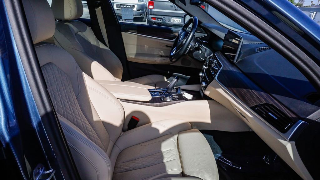 Used 2023 BMW 530i w/ Convenience Package RWD image 21