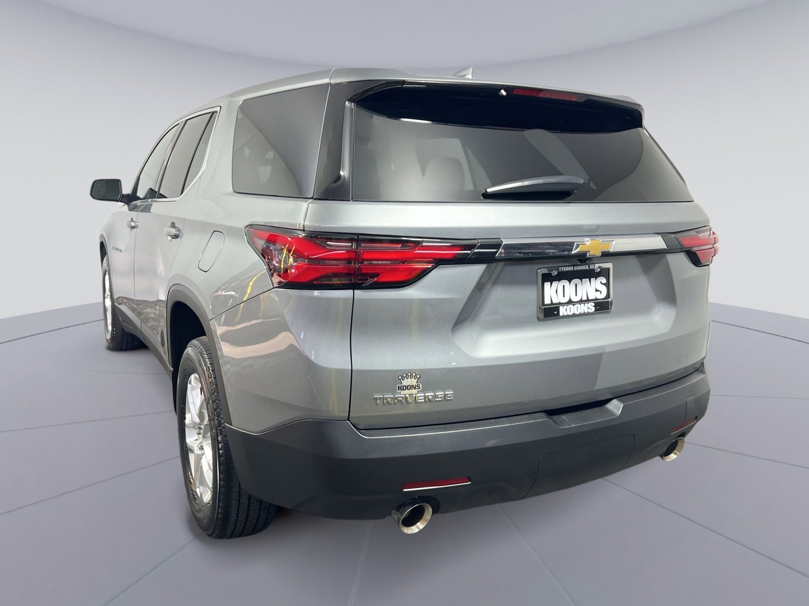 Used 2023 Chevrolet Traverse LS w/ Safety Package image 4