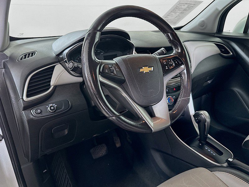 Used 2020 Chevrolet Trax LT w/ LT Convenience Package FWD image 9