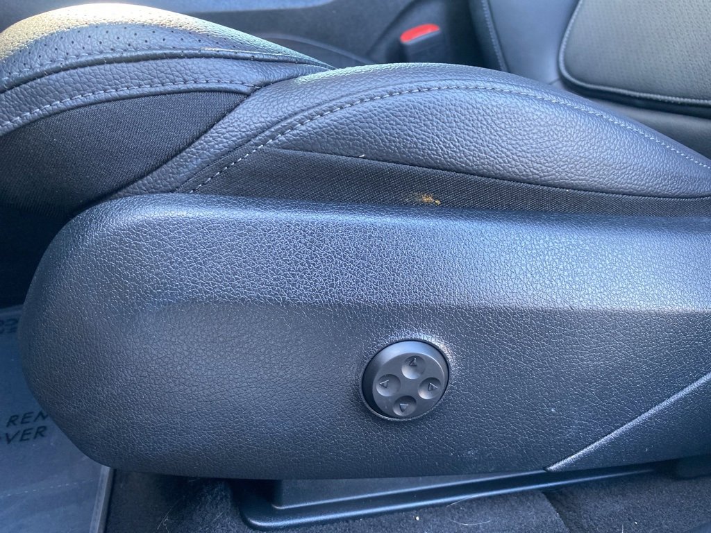 Used 2025 Mercedes-Benz GLC 350e 4MATIC image 14