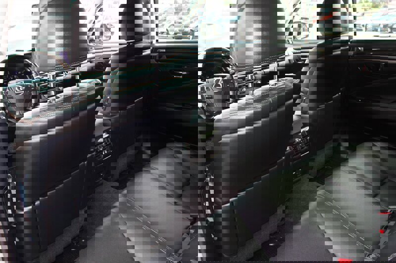 Used 2013 Lexus LS 460 w/ Comfort Pkg image 22