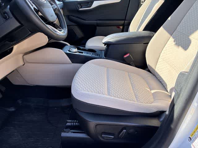 Used 2022 Ford Escape SE w/ Convenience Package FWD image 18