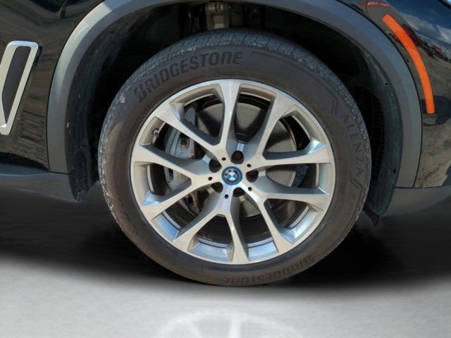 Used 2023 BMW X5 xDrive45e image 11