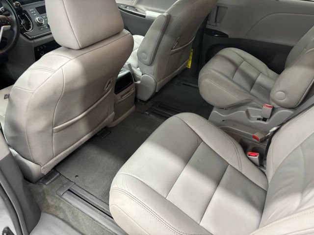 Used 2015 Toyota Sienna XLE w/ XLE Navigation Package FWD image 15