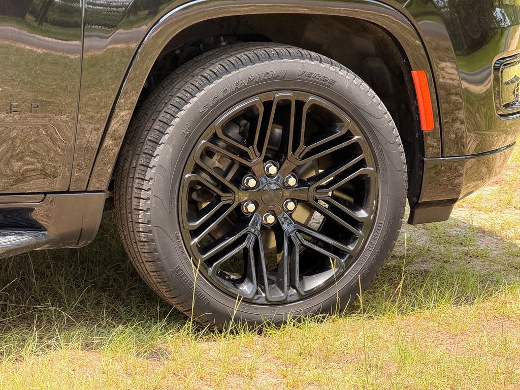 Used 2023 Jeep Wagoneer Series II AWD/4WD image 10