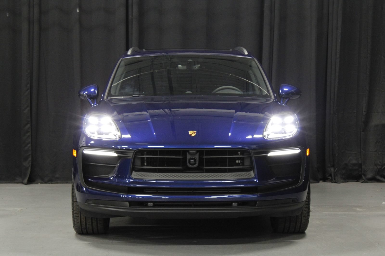 New 2026 Porsche Macan AWD/4WD image 8