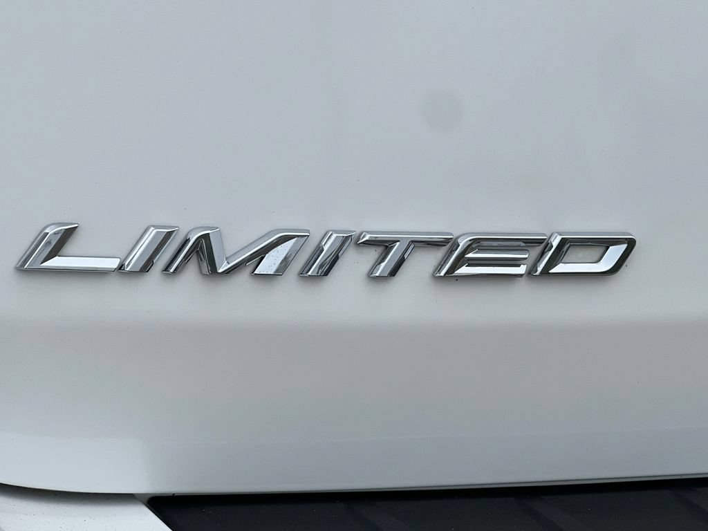Used 2023 Ford Explorer Limited w/ Equipment Group 301A AWD/4WD image 11