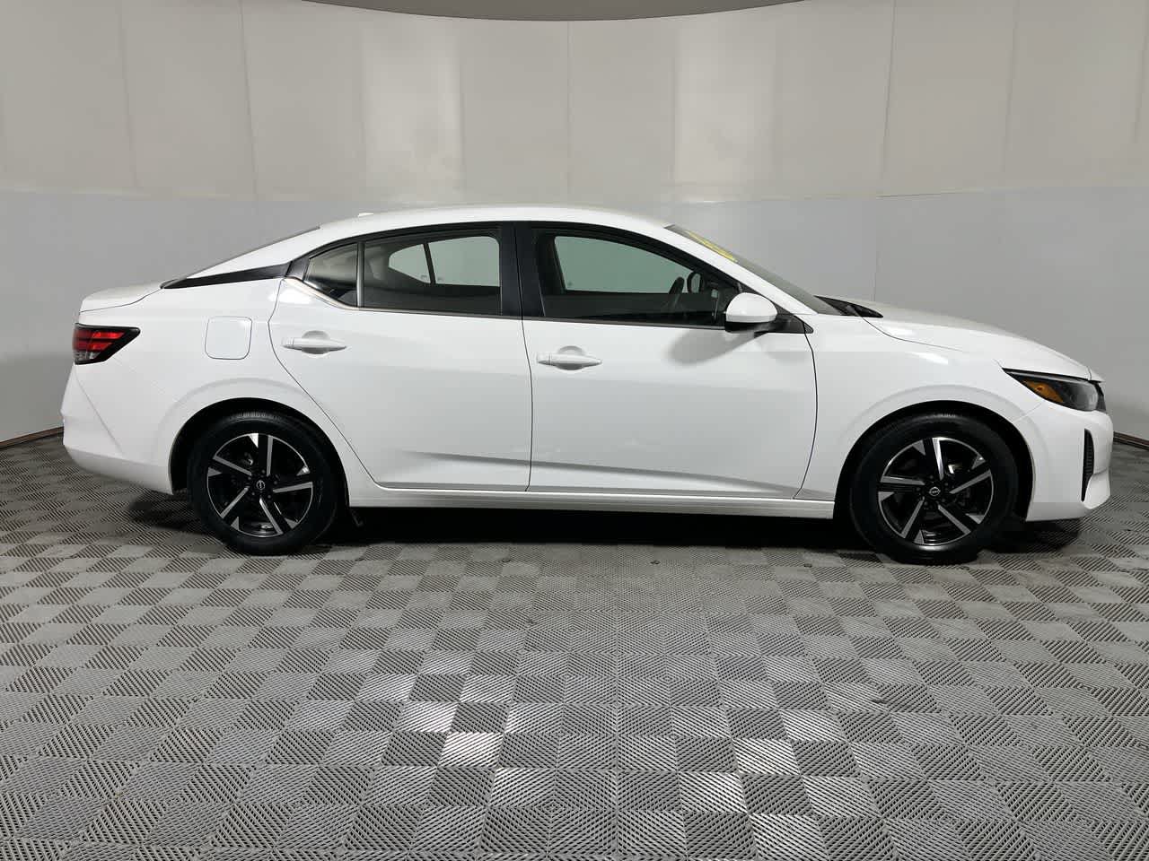 Used 2024 Nissan Sentra SV FWD image 9