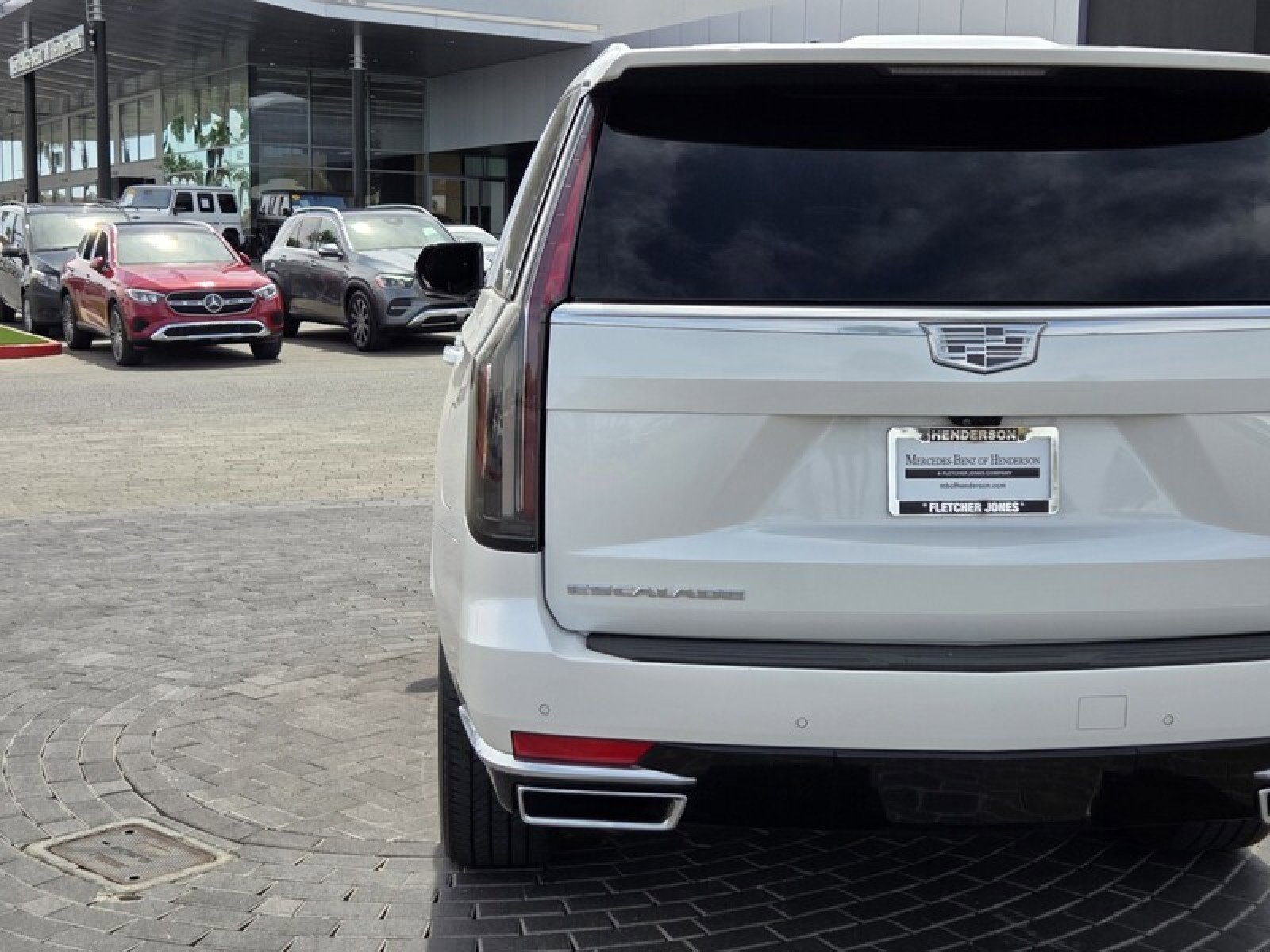 Used 2022 Cadillac Escalade Premium Luxury AWD/4WD image 11