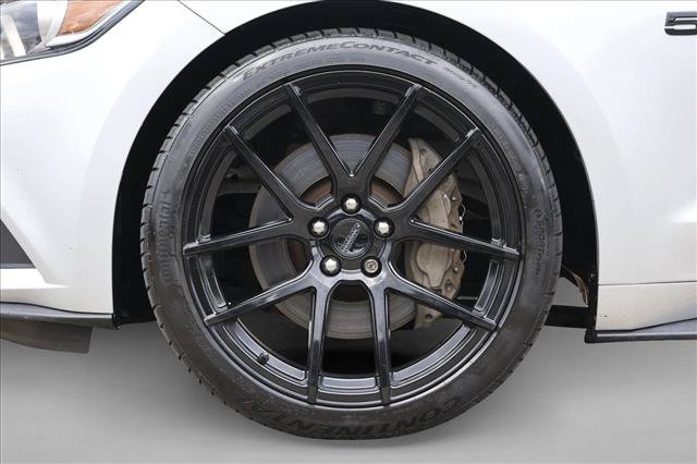 Used 2017 Ford Mustang GT w/ Black Accent Package RWD image 25