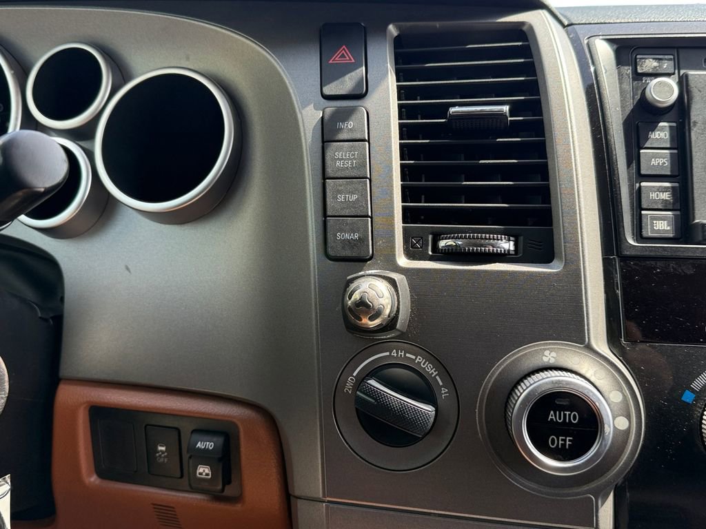 Used 2015 Toyota Sequoia Platinum image 19