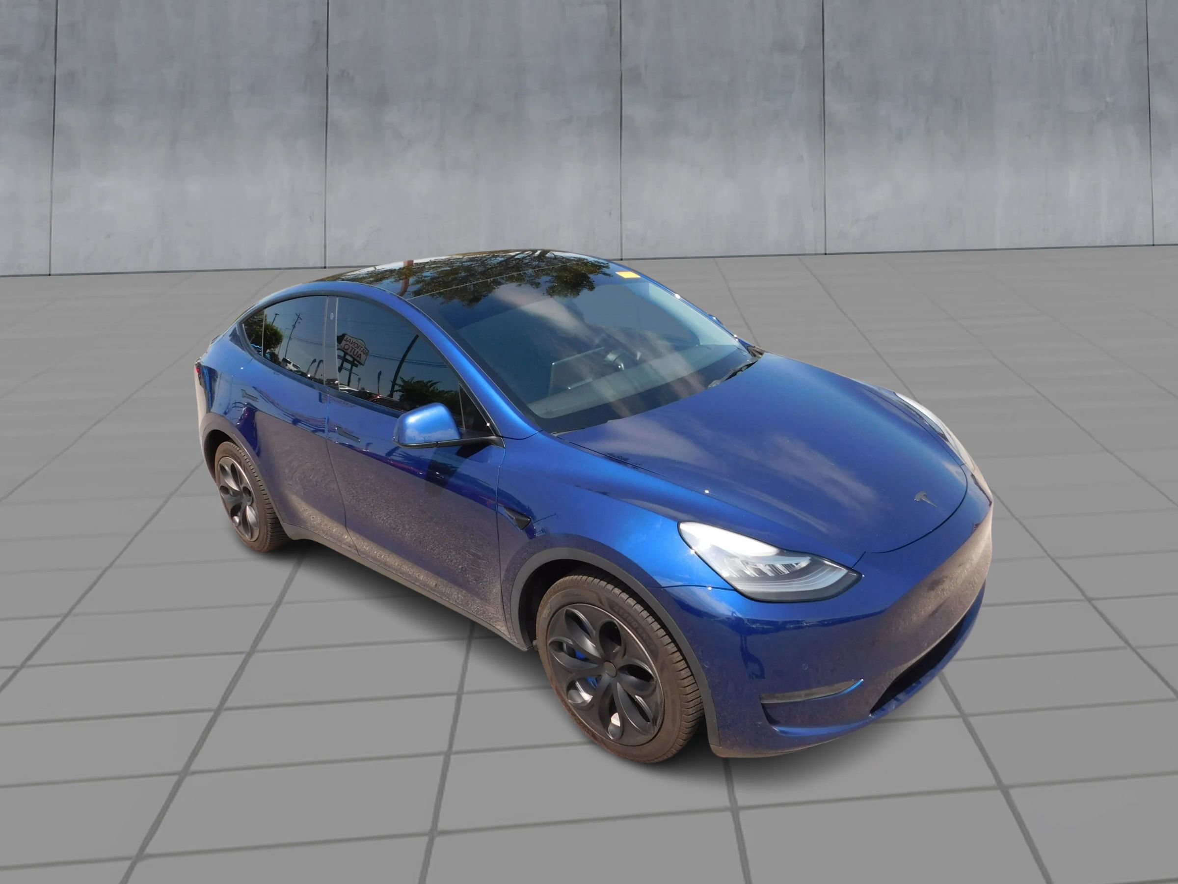 Used 2021 Tesla Model Y Long Range AWD/4WD image 2