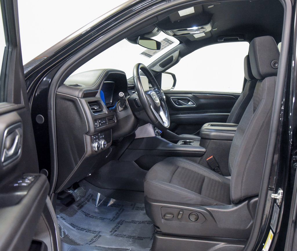 Used 2024 GMC Yukon SLE AWD/4WD image 2