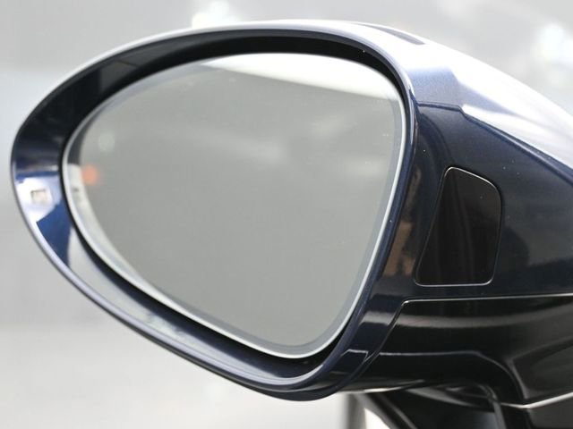 Used 2019 Porsche Panamera 4 w/ Premium Package image 8