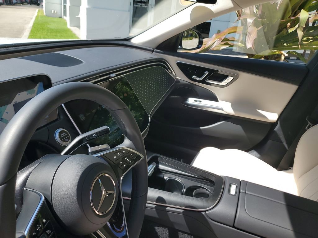 Used 2025 Mercedes-Benz E 350 4MATIC Sedan image 24