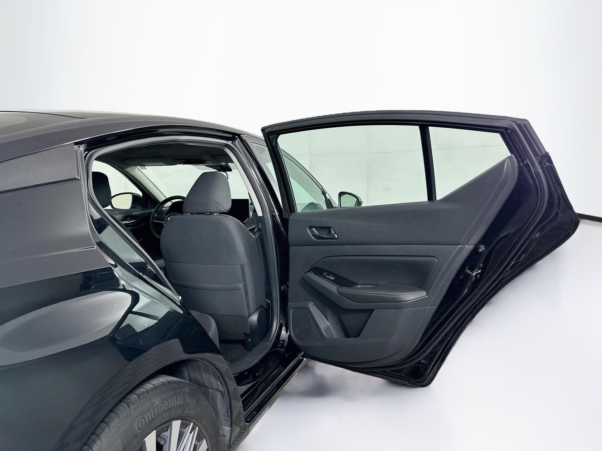 Used 2023 Nissan Altima 2.5 SV w/ SV Premium Package FWD image 30