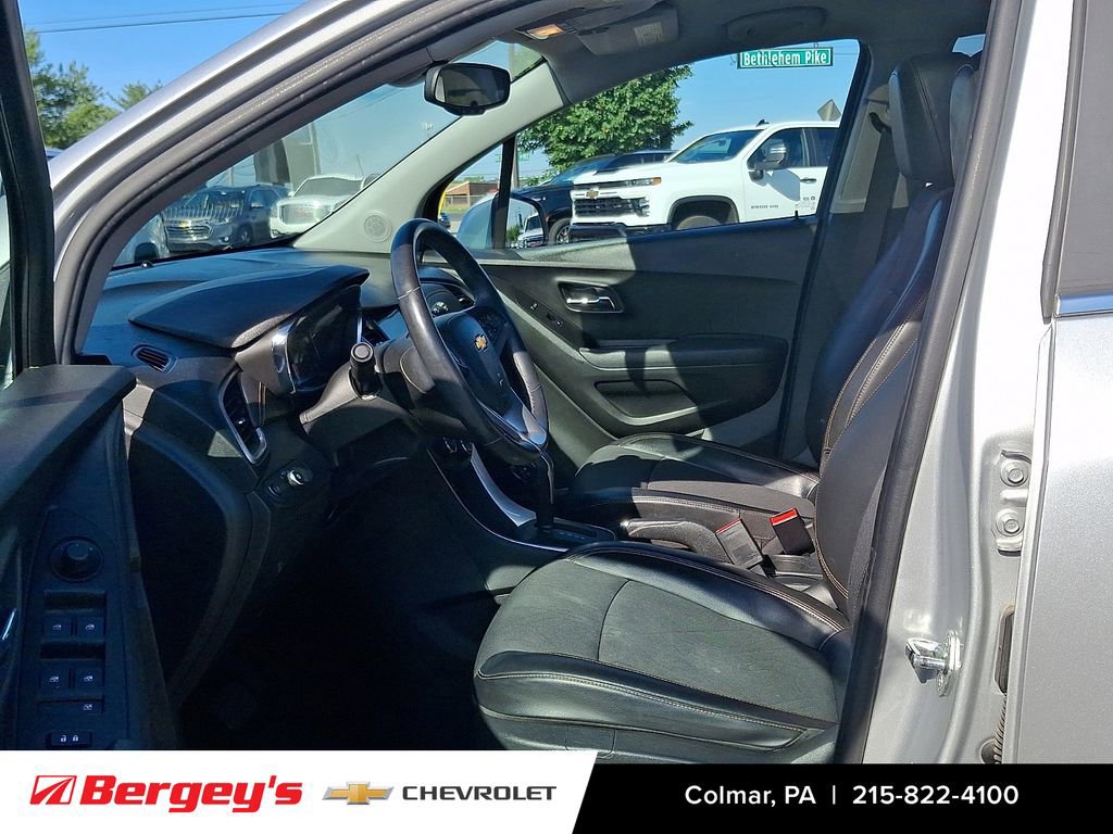 Used 2018 Chevrolet Trax LT w/ LT Convenience Package FWD image 16
