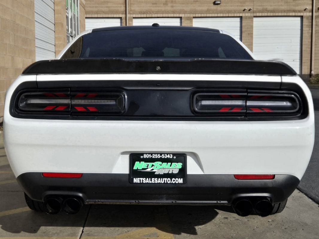 Used 2022 Dodge Challenger SXT image 4
