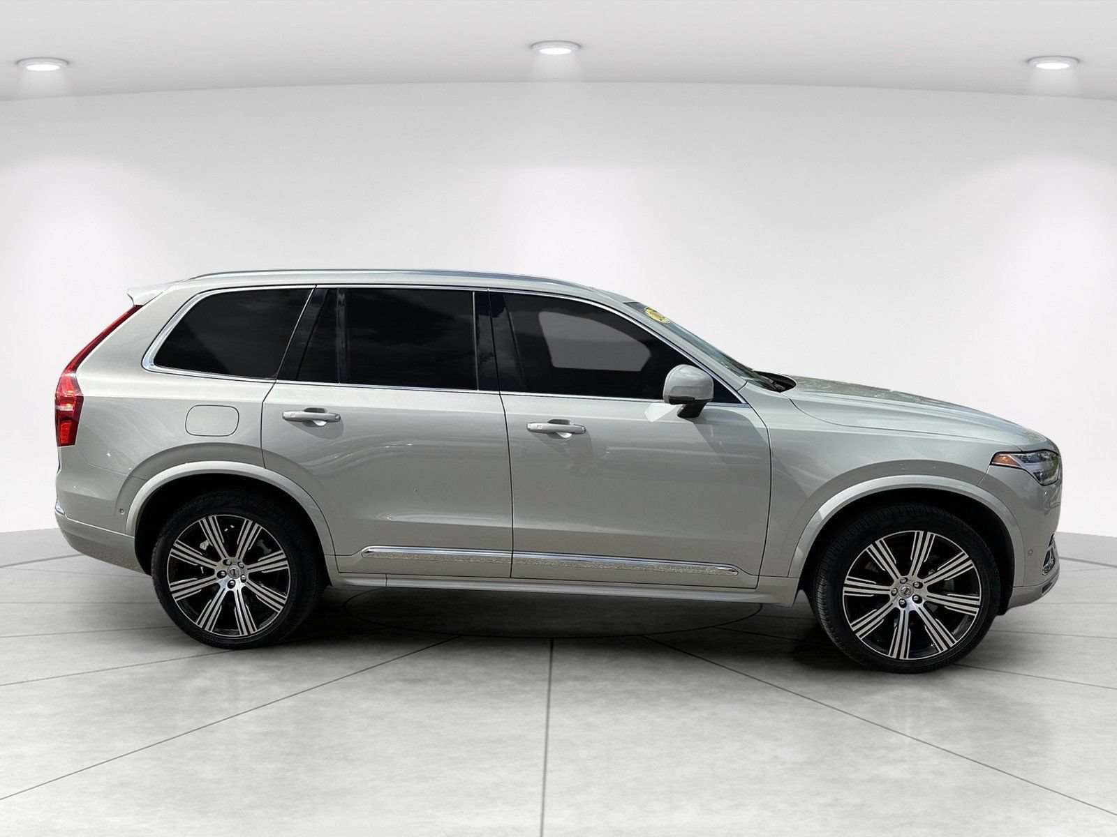 Used 2022 Volvo XC90 T8 Inscription w/ Advanced Package AWD/4WD image 3