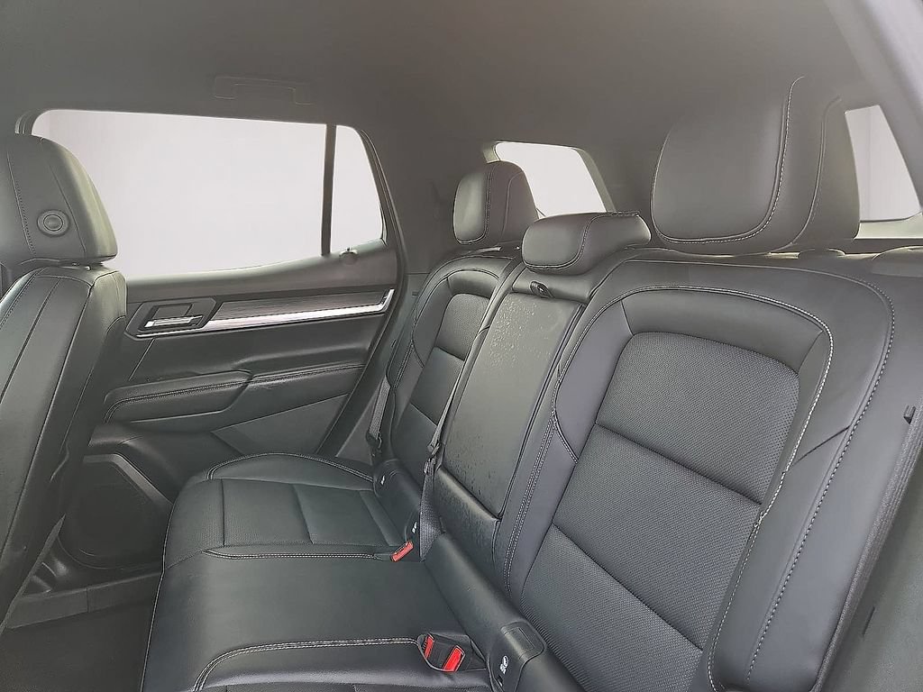Used 2026 GMC Terrain Elevation w/ Elevation Premium Package FWD image 8
