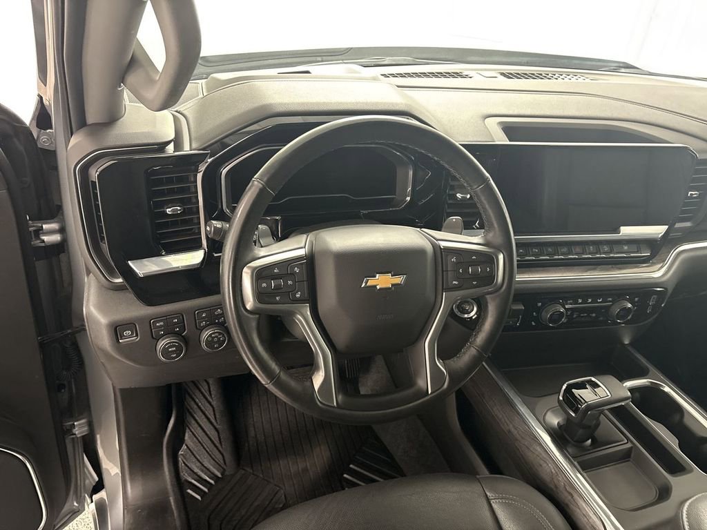 Used 2024 Chevrolet Silverado 1500 LTZ image 14