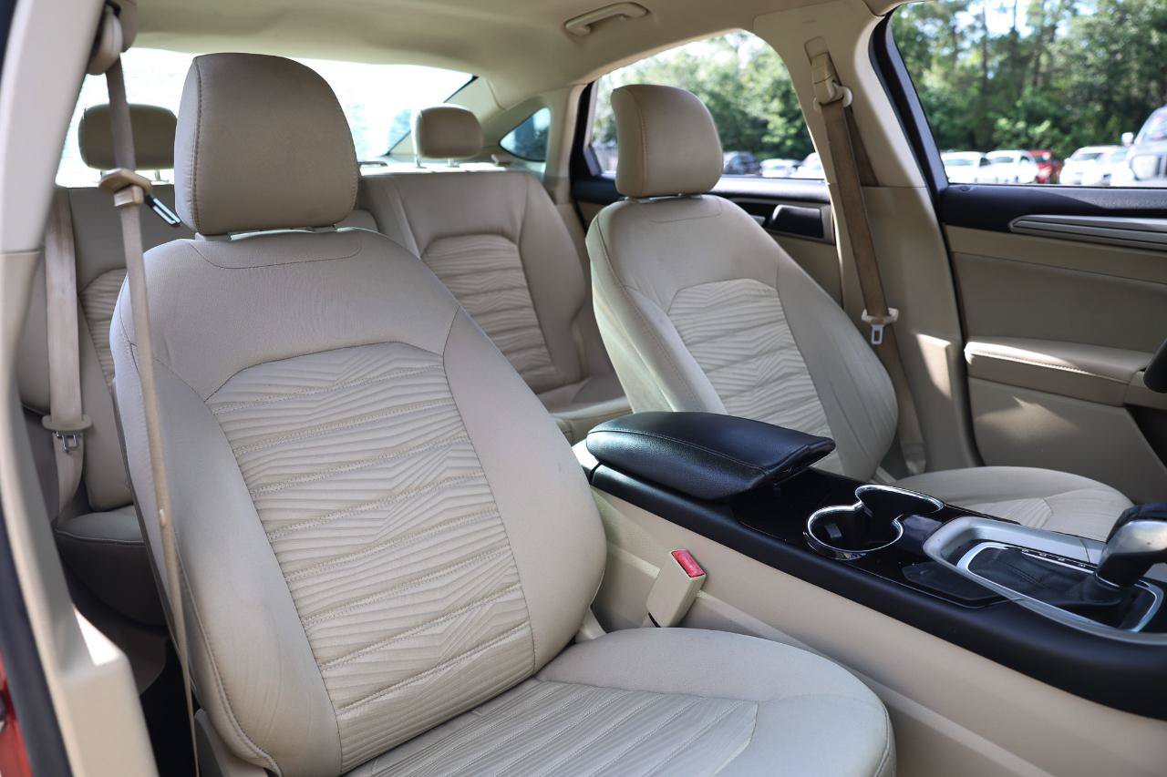 Used 2016 Ford Fusion SE FWD image 16