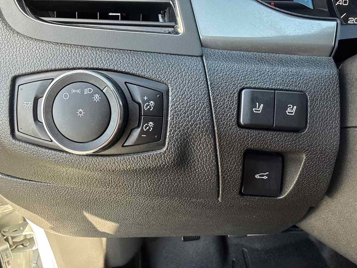 Used 2013 Ford Edge Sport w/ Driver Entry Pkg FWD image 23