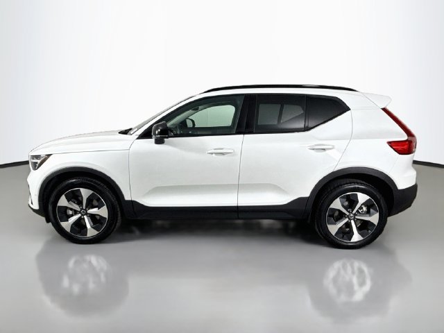 Used 2026 Volvo XC40 B5 Plus AWD/4WD image 4
