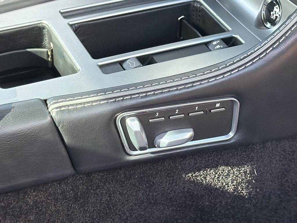 Used 2015 Aston Martin DB9 Coupe RWD image 27