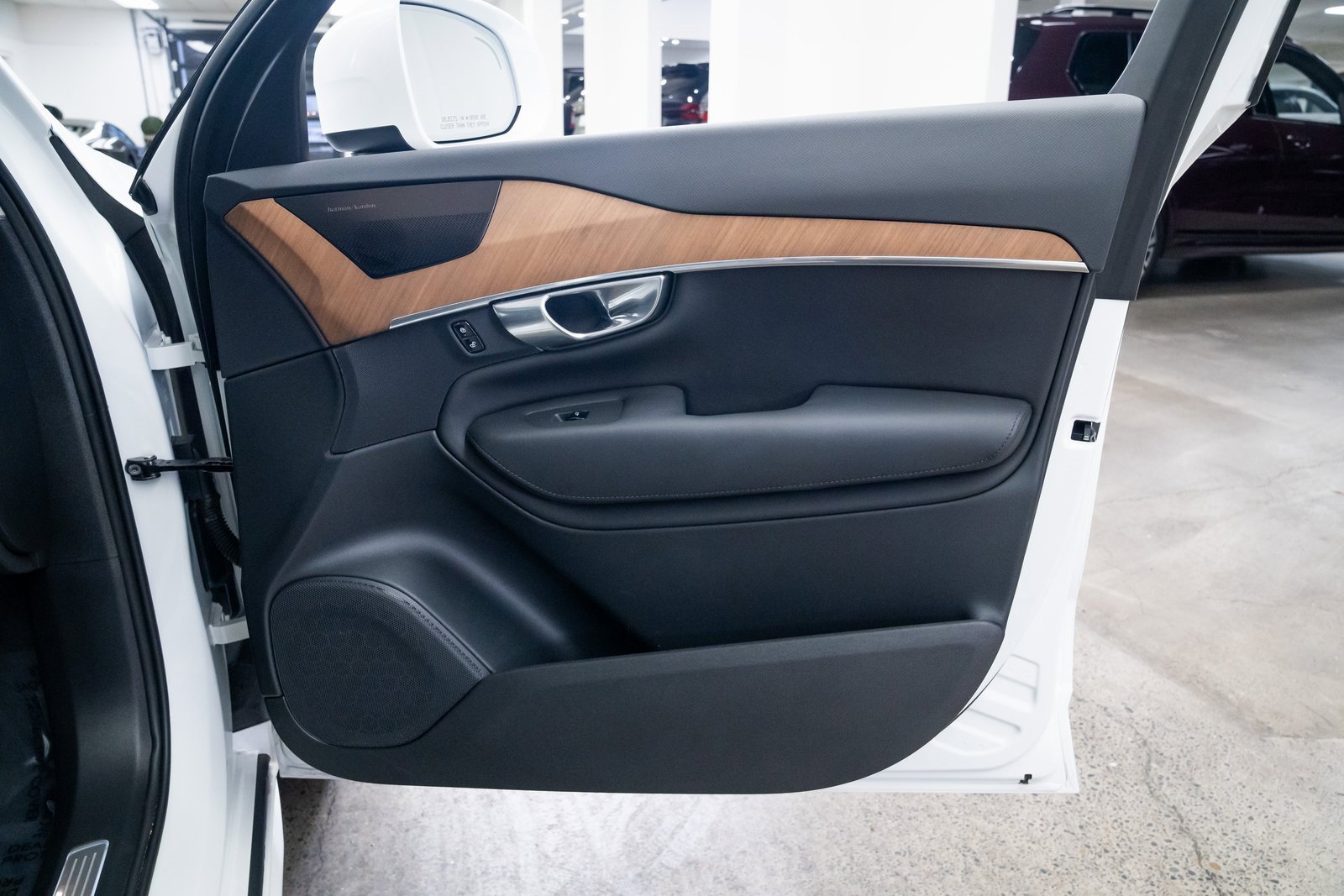 Used 2025 Volvo XC90 T8 Plus image 25