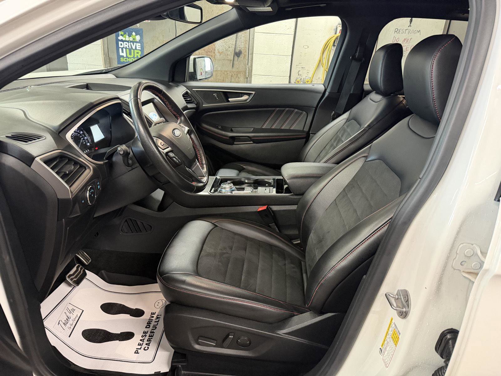 Used 2020 Ford Edge ST-Line w/ Cold Weather Package AWD/4WD image 23