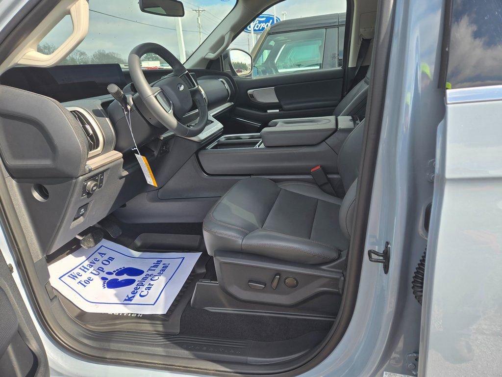 New 2025 Ford Expedition Active image 7