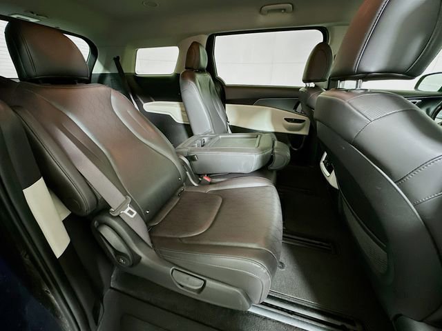 Used 2024 Kia Carnival LX image 27