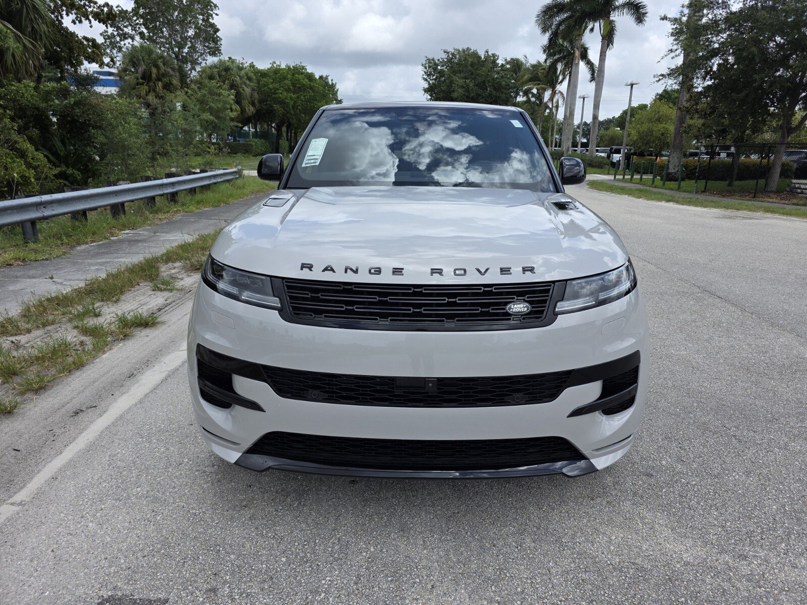 Used 2026 Land Rover Range Rover Sport Dynamic SE AWD/4WD image 8