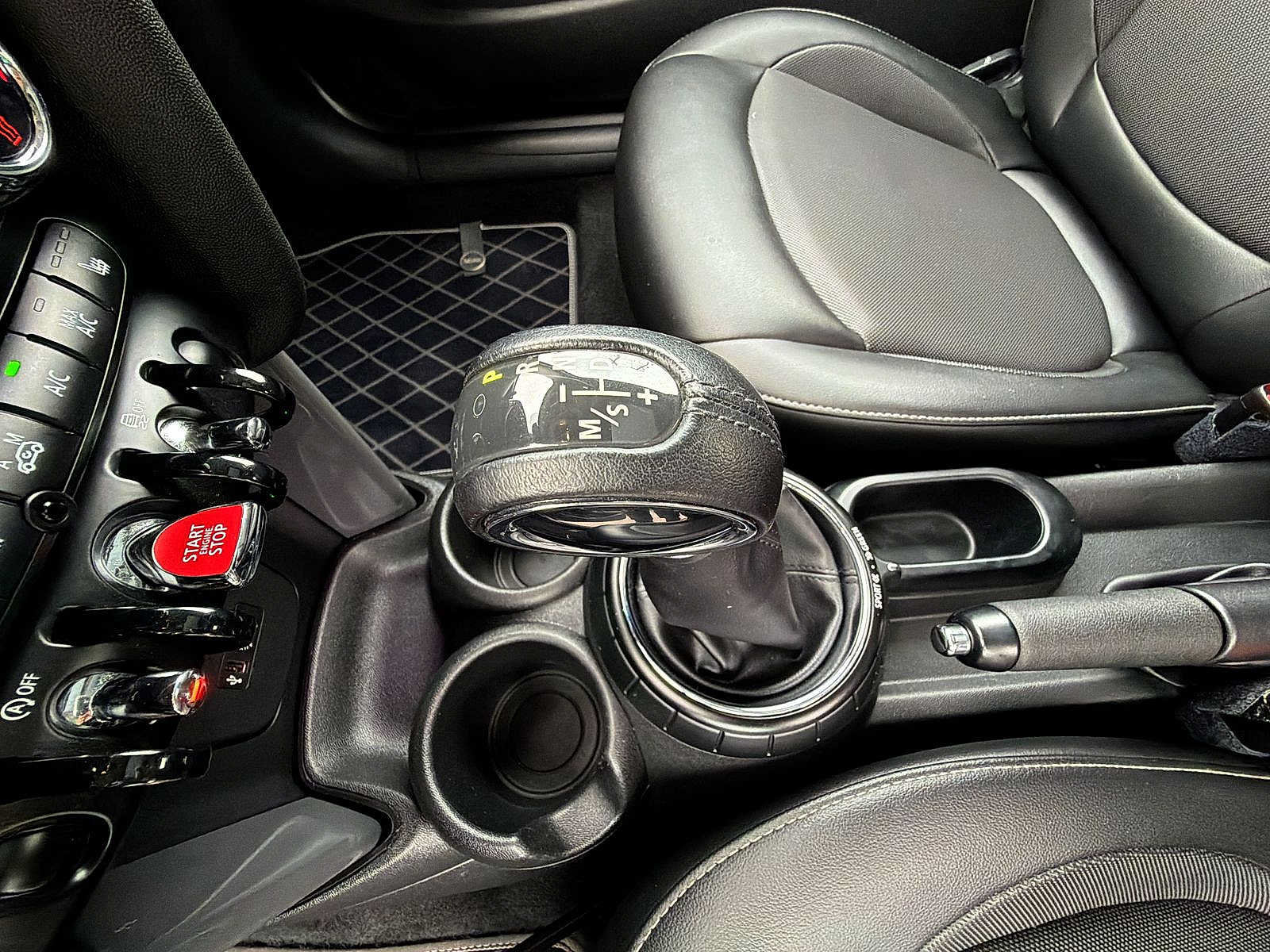 Used 2015 MINI Cooper 2-Door Hardtop FWD image 25