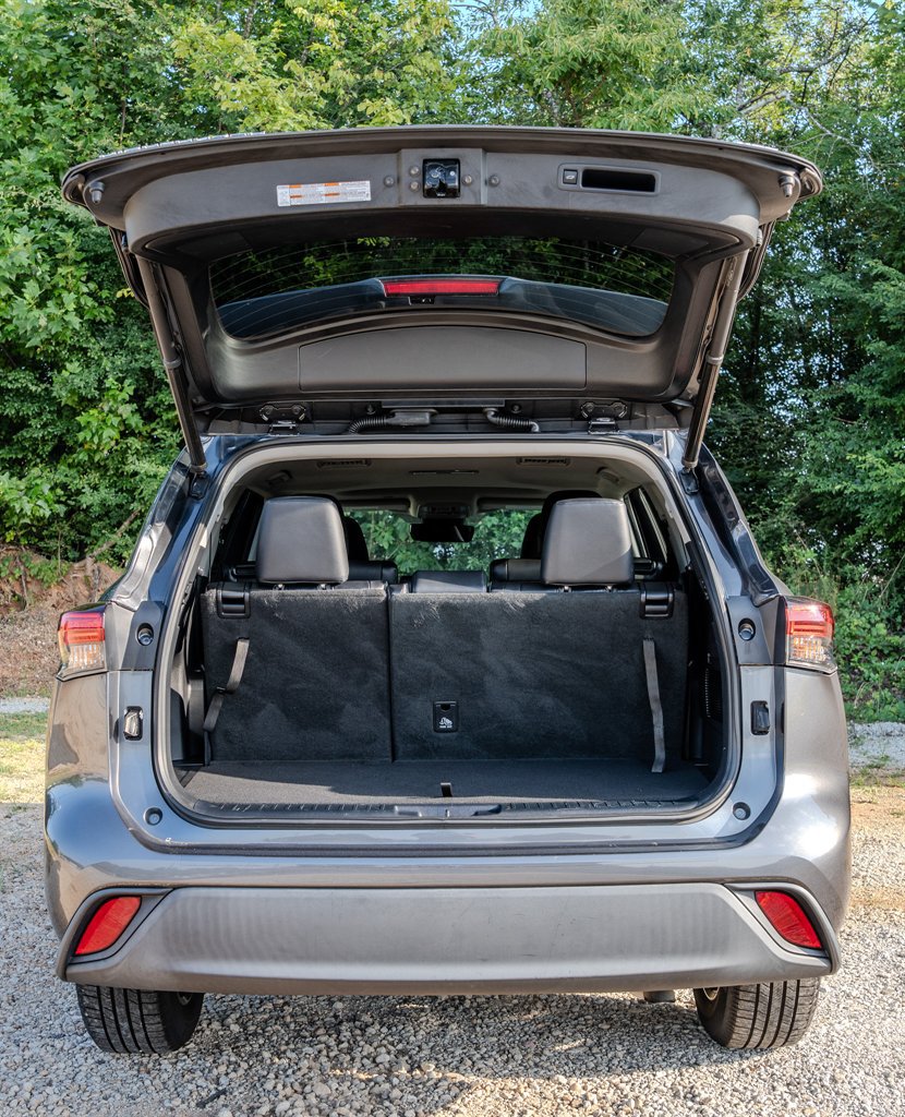 Used 2020 Toyota Highlander XLE FWD image 9