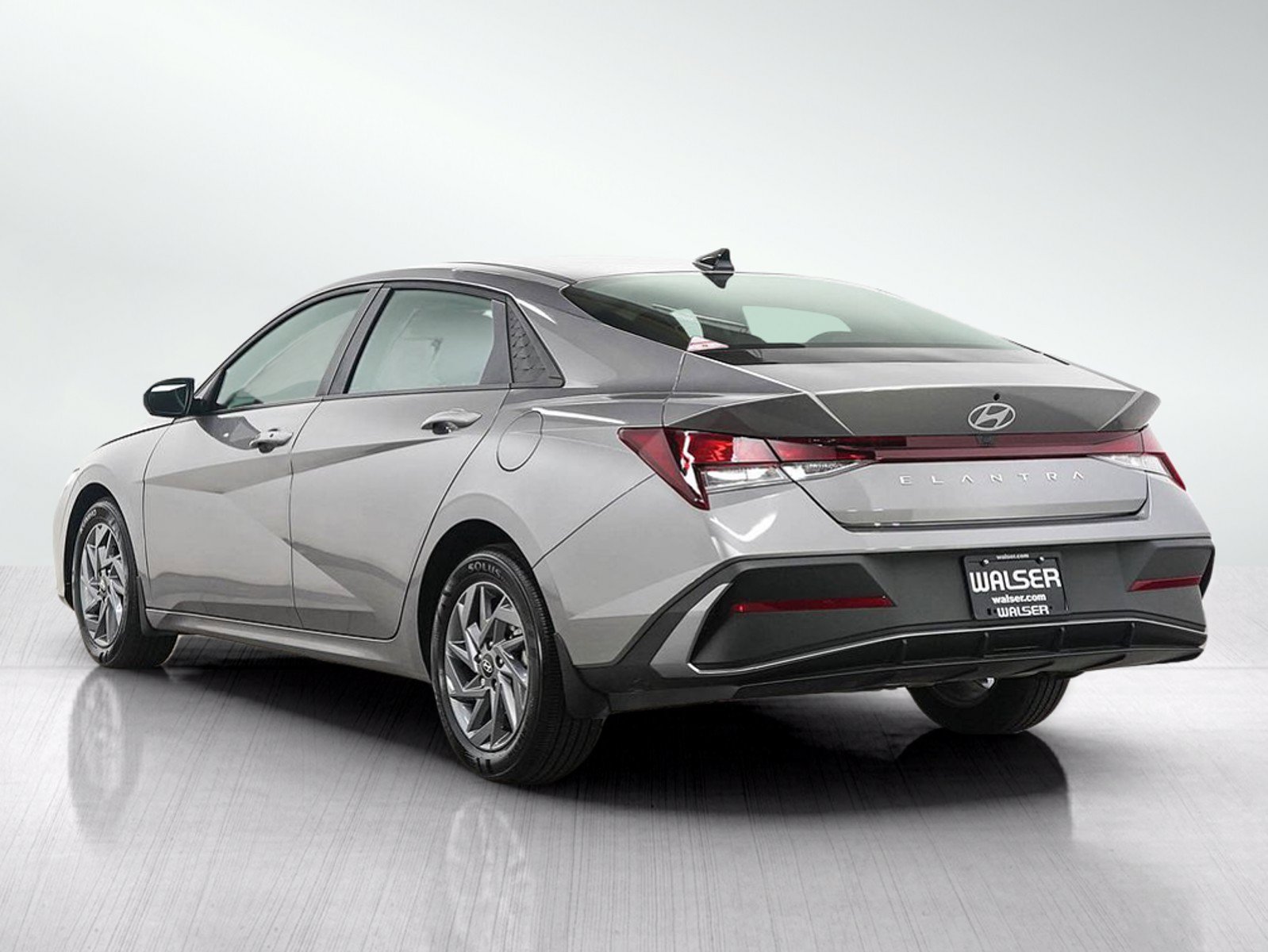Used 2024 Hyundai Elantra SEL FWD image 3
