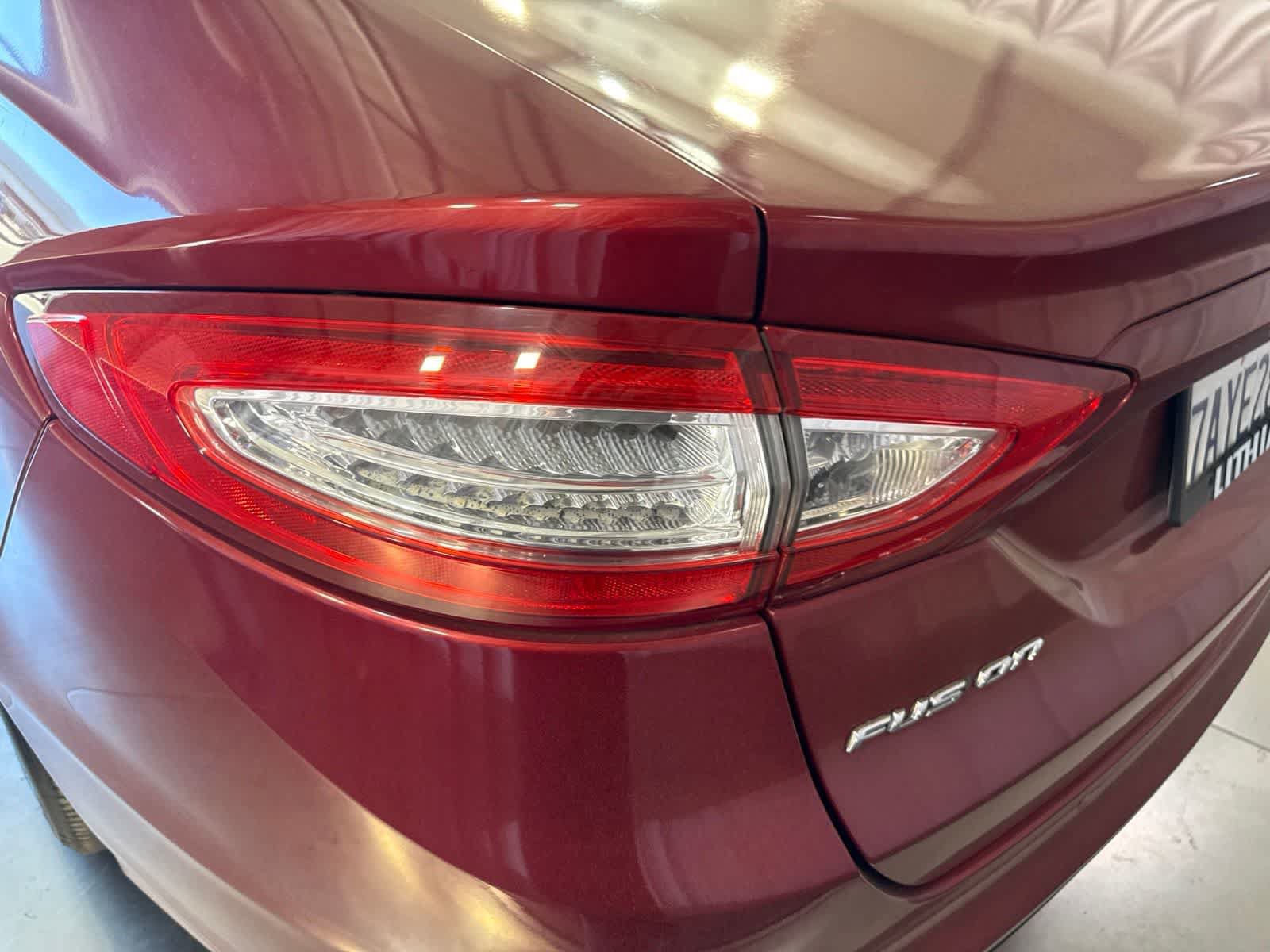 Used 2013 Ford Fusion SE FWD image 12