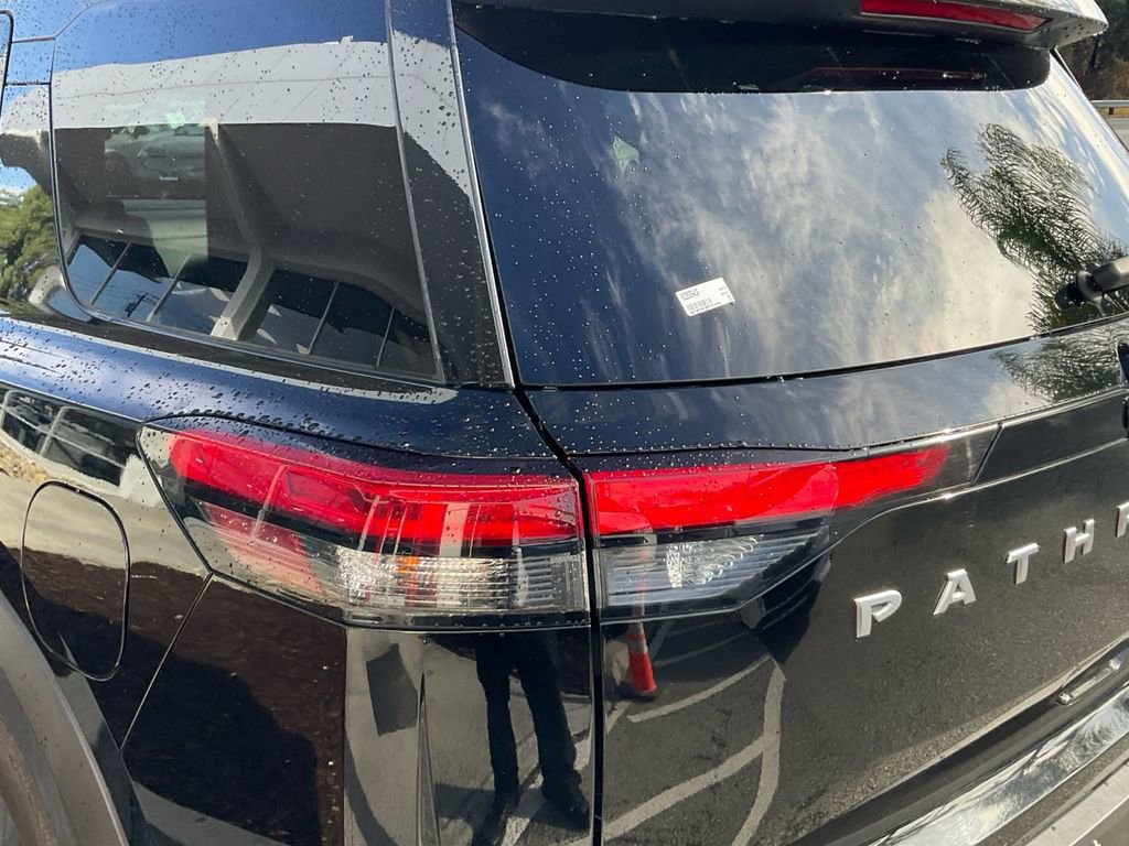 Used 2024 Nissan Pathfinder SV image 35