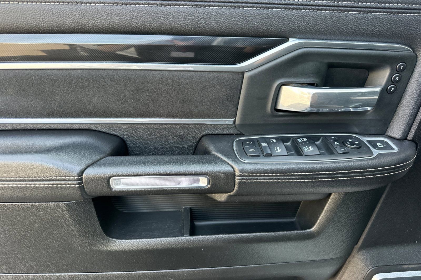 Used 2019 RAM 2500 Laramie AWD/4WD image 10
