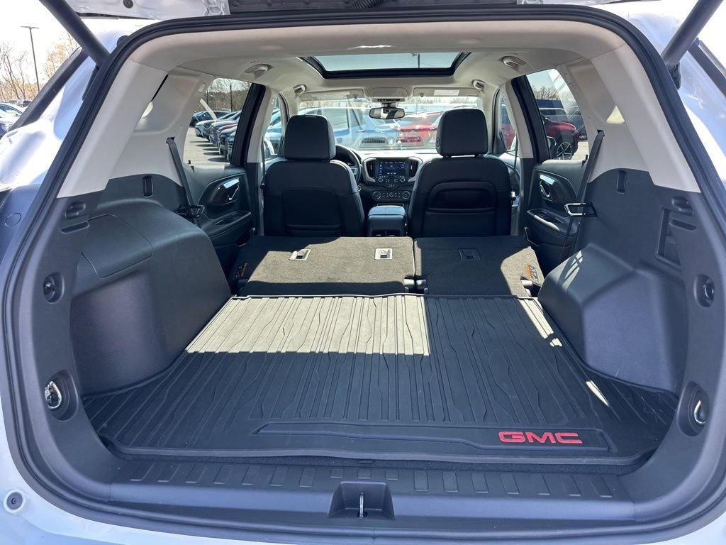 Used 2024 GMC Terrain Denali w/ Denali Premium Package image 11