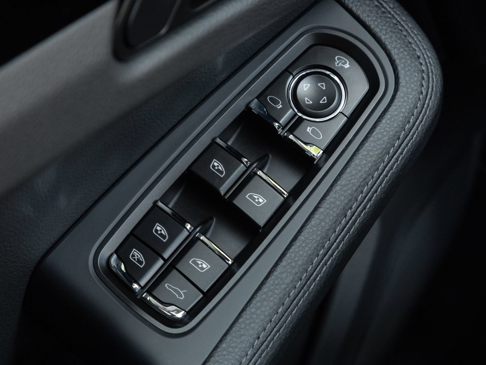 Certified 2026 Porsche Macan AWD/4WD image 19