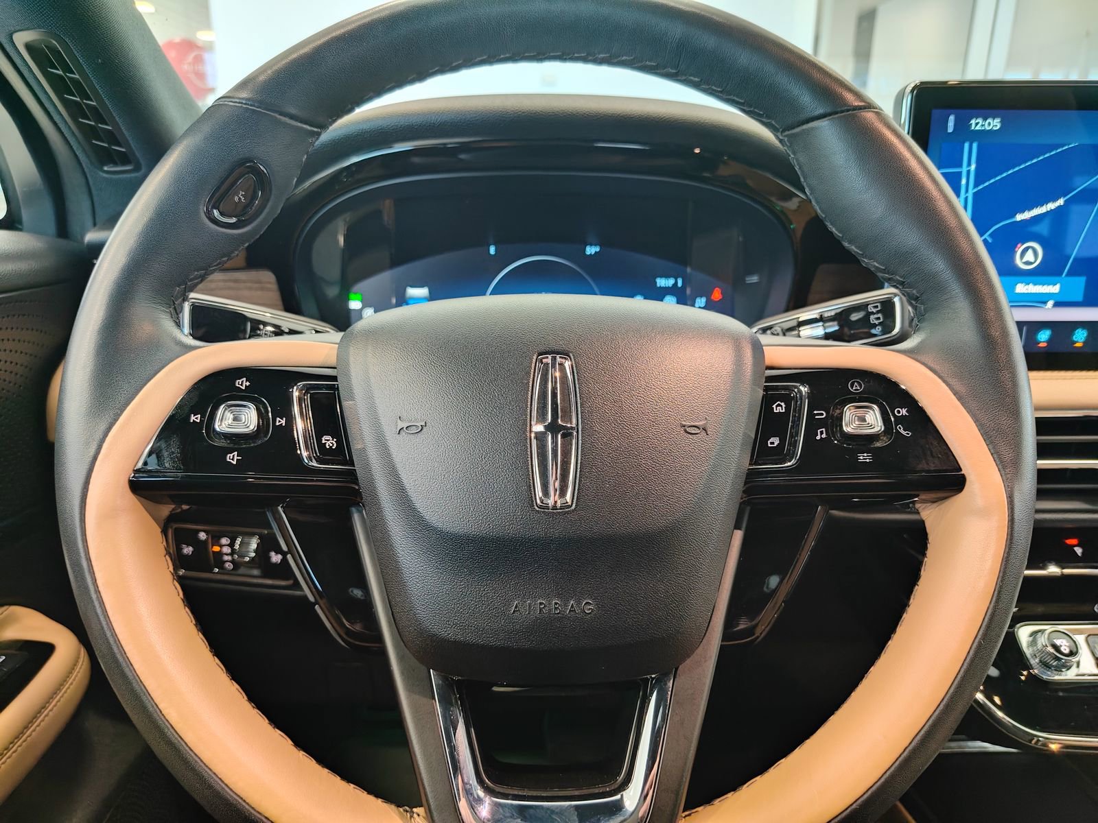 Used 2023 Lincoln Corsair Reserve w/ Equipment Group 201A image 14