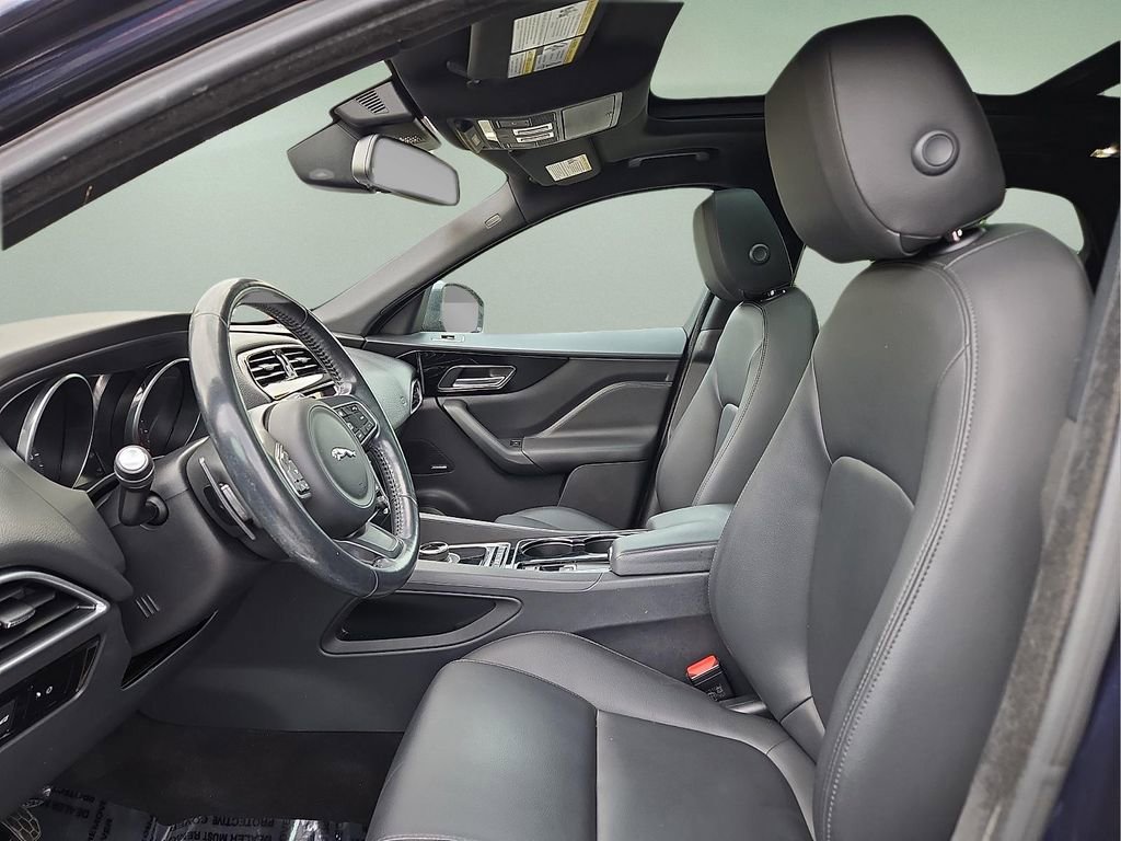 Used 2017 Jaguar F-PACE Premium image 13