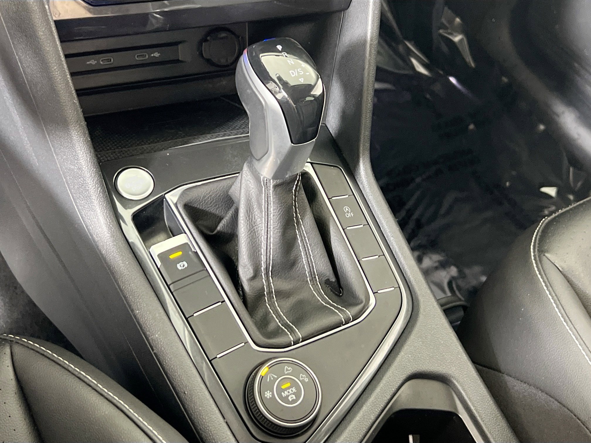 Used 2022 Volkswagen Tiguan SE image 16