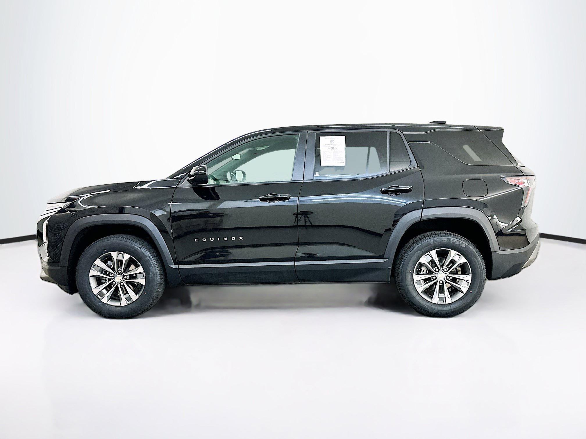 Used 2025 Chevrolet Equinox LT AWD/4WD image 4