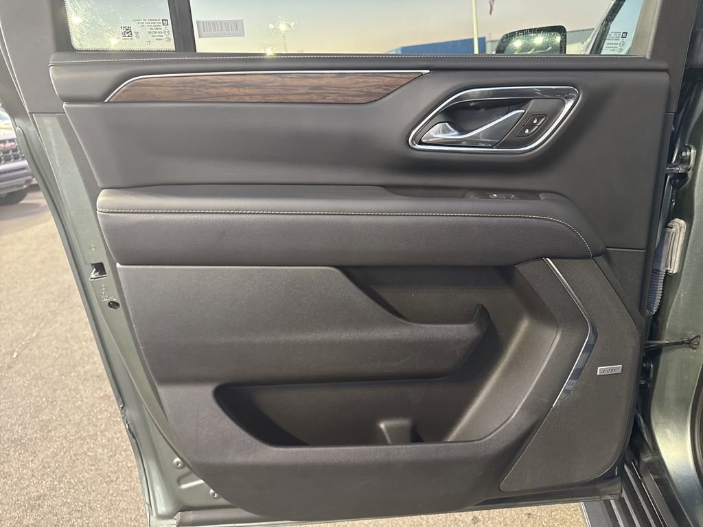Used 2023 Chevrolet Suburban Premier image 12