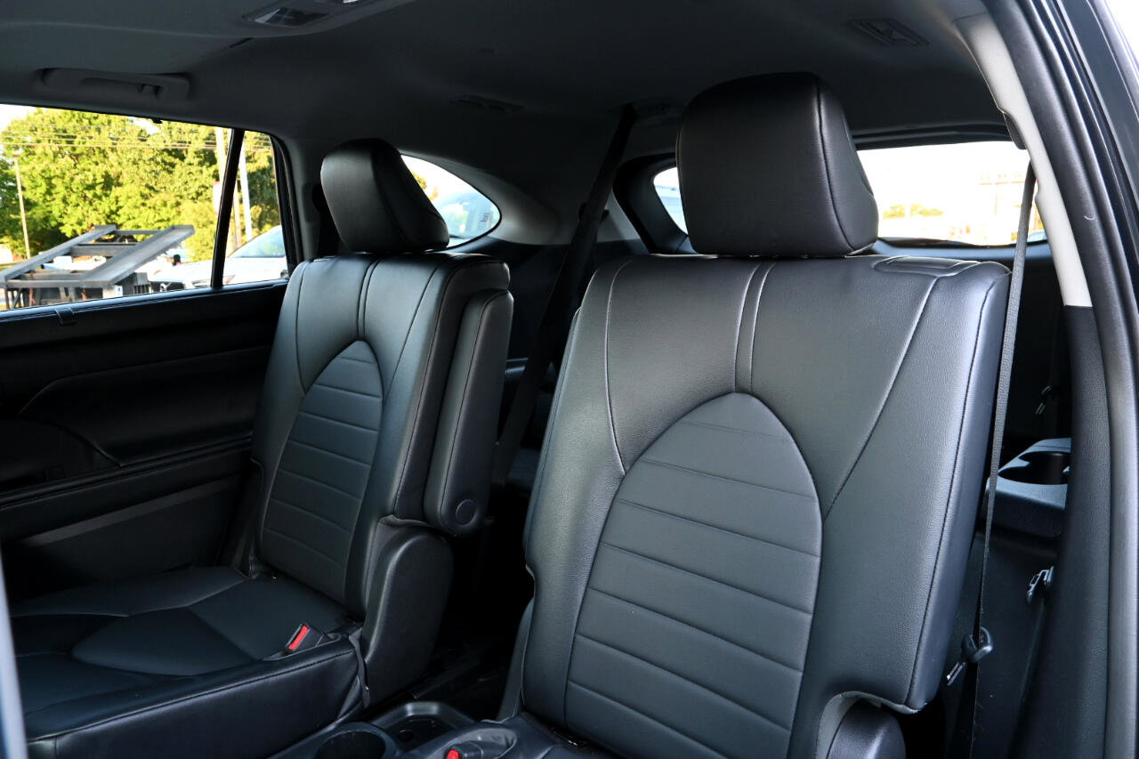 Used 2021 Toyota Highlander XLE image 20