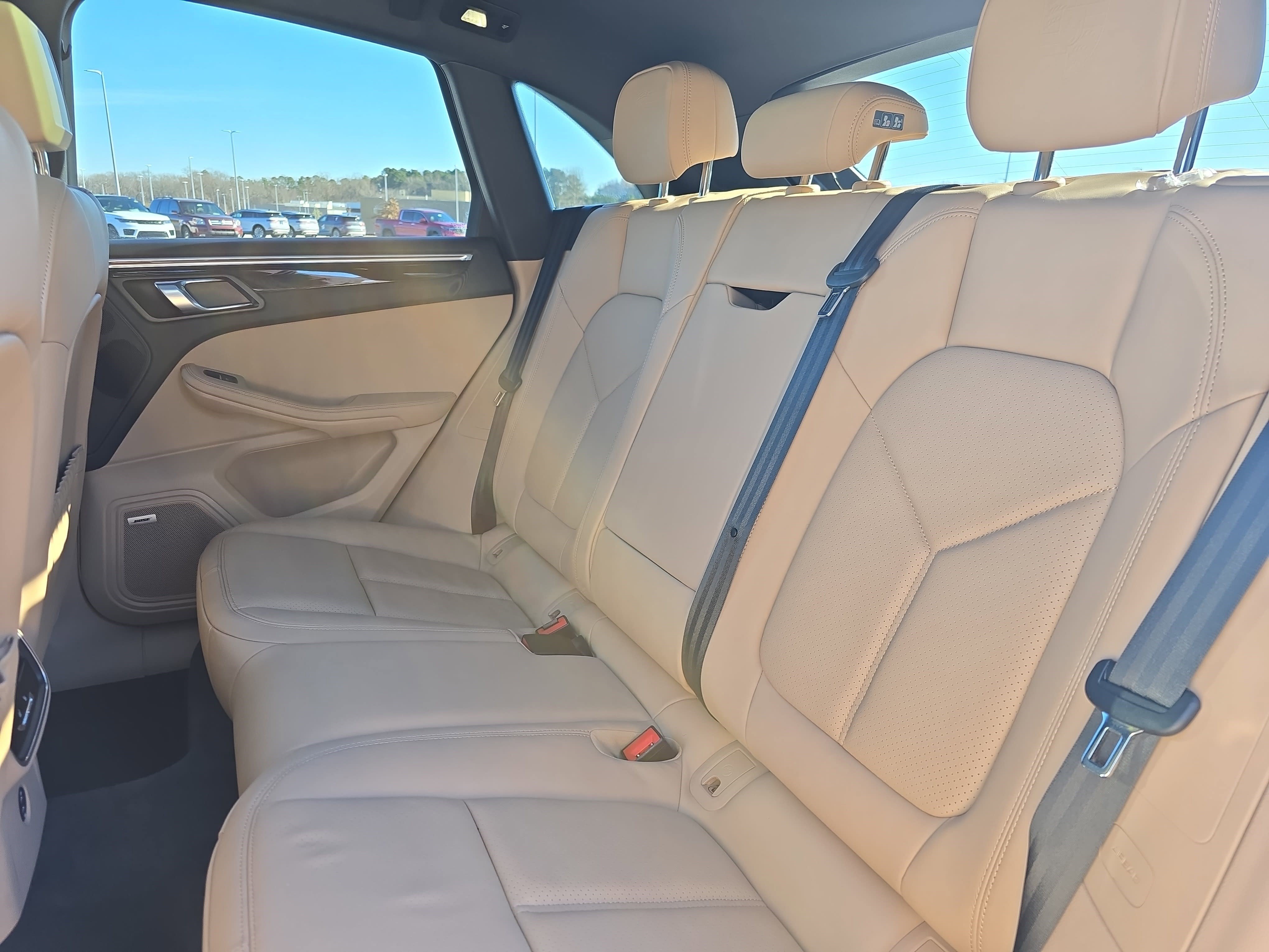 Used 2022 Porsche Macan Base image 14