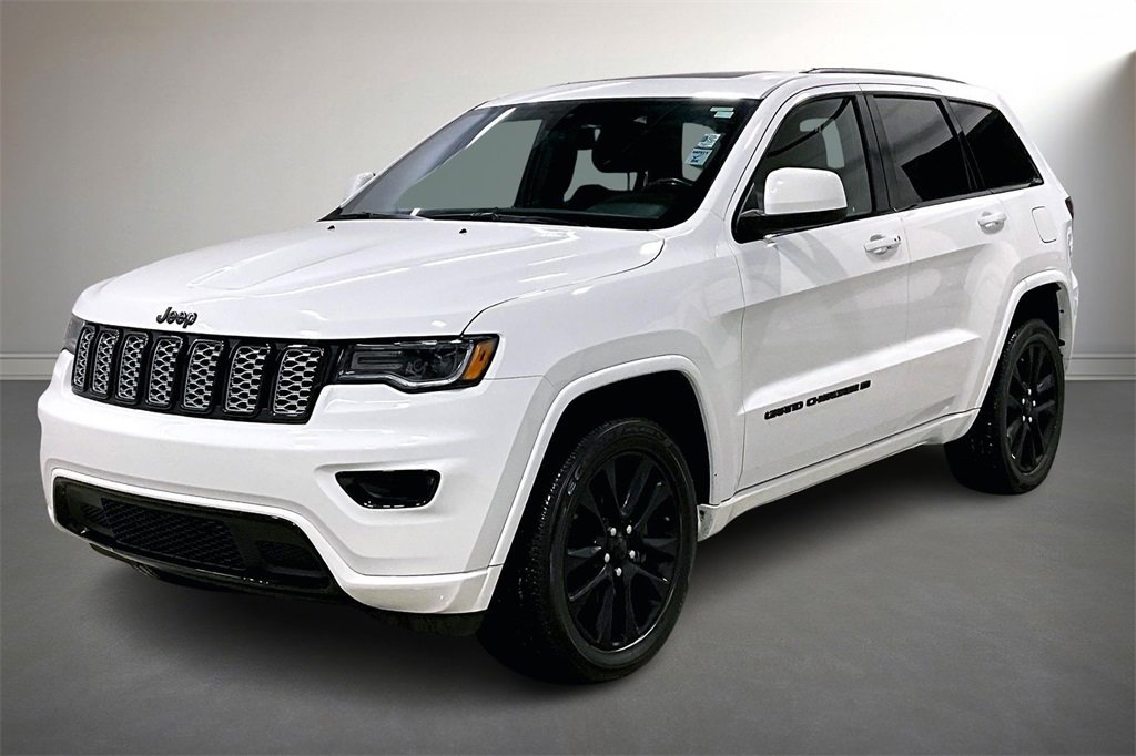 Used 2022 Jeep Grand Cherokee Laredo X image 3